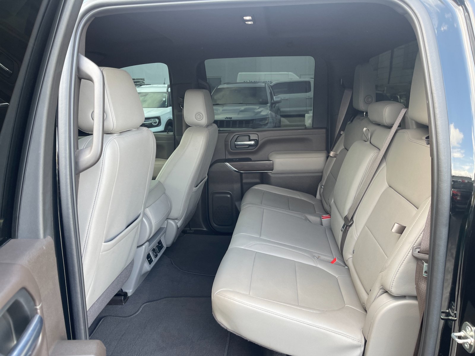 Used 2023  GMC SLT image 14