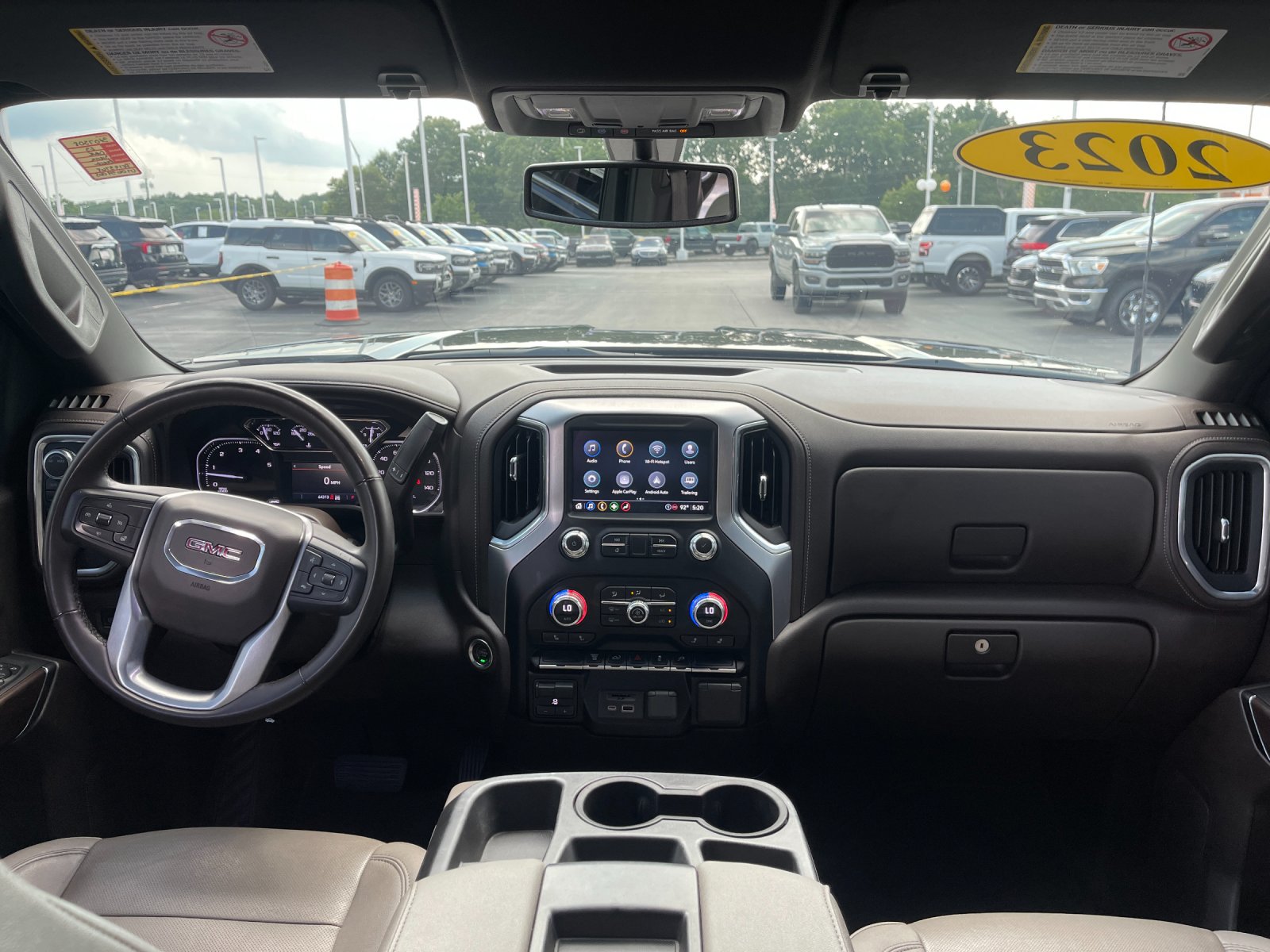 Used 2023  GMC SLT image 15