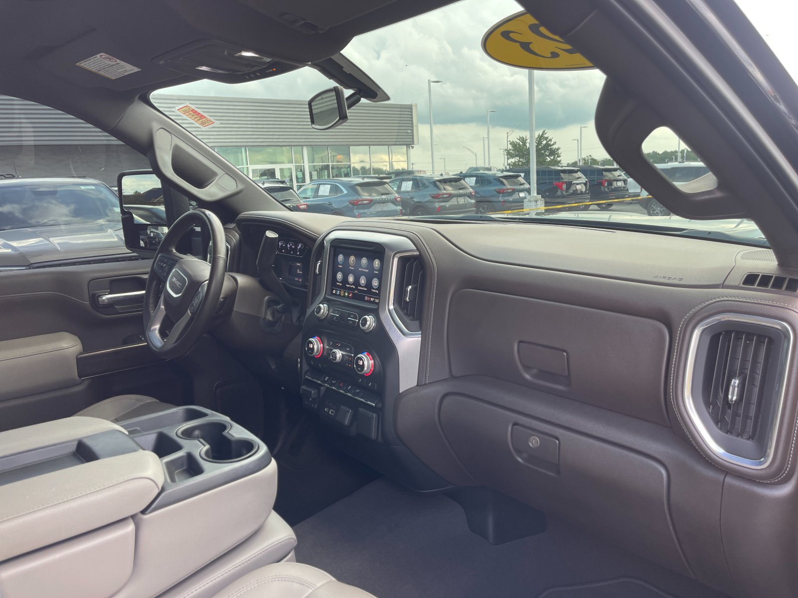 Used 2023  GMC SLT image 17
