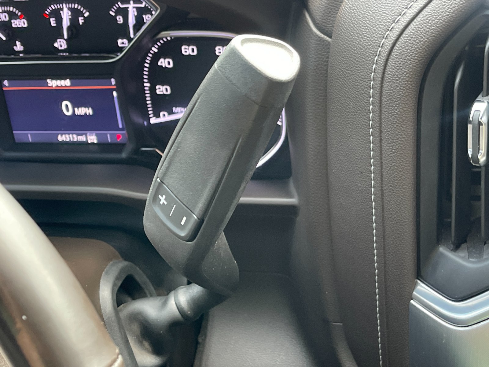 Used 2023  GMC SLT image 22