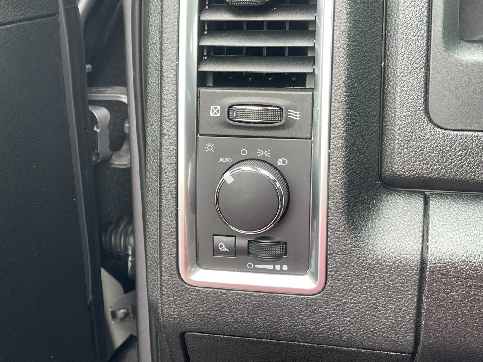Used 2024 Silver Ram SLT image 28