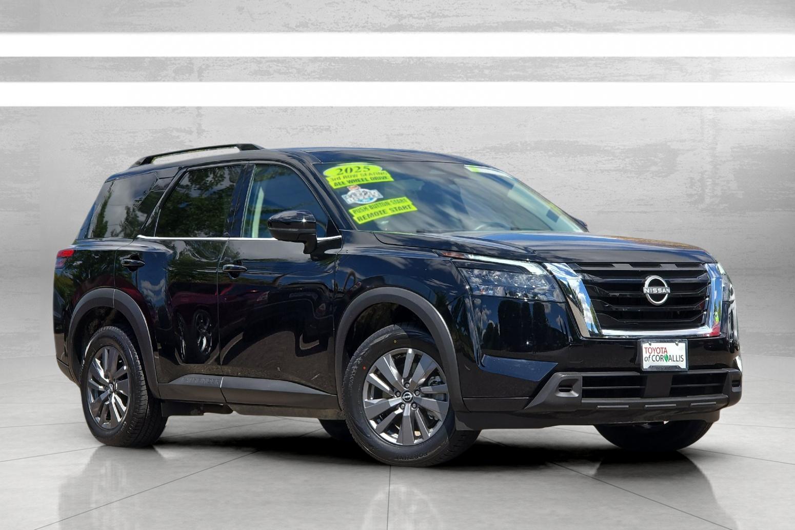 2025 Nissan Pathfinder SV