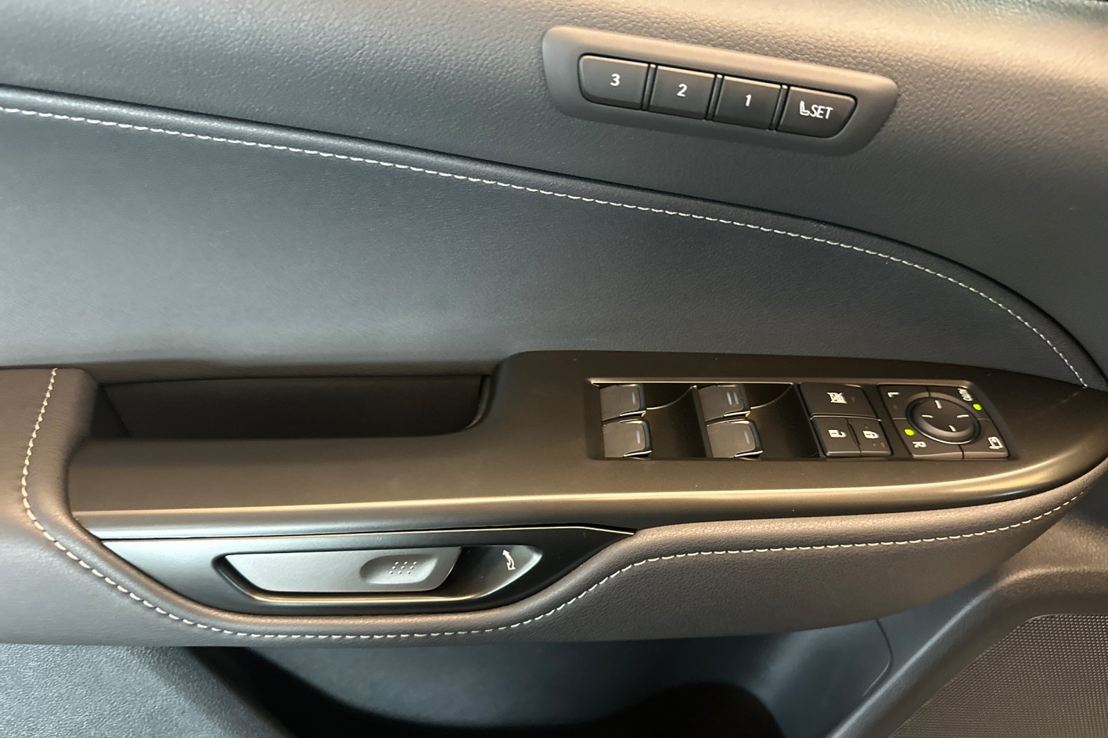 New 2026 Ultra White Lexus NX 450h+ PREMIUM AWD image 11