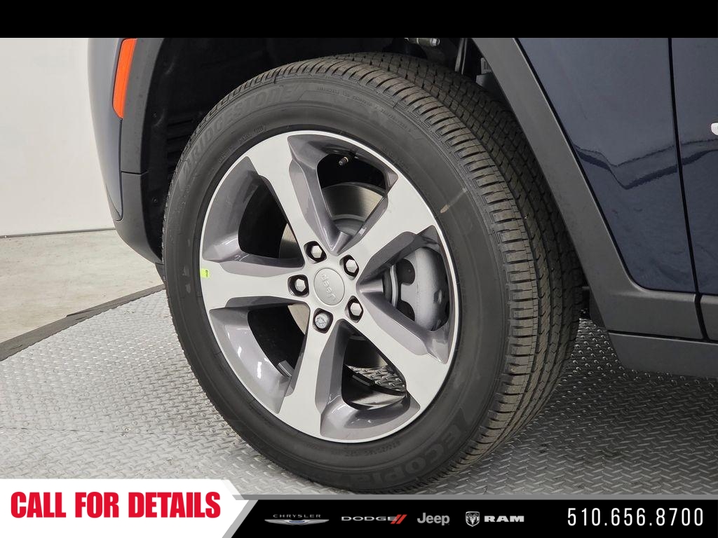 New 2026 Fathom Blue Pearl-Coat Exterior Paint Jeep Limited image 9