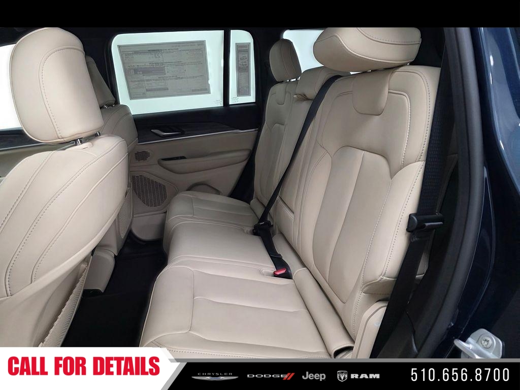 New 2026 Fathom Blue Pearl-Coat Exterior Paint Jeep Limited image 12
