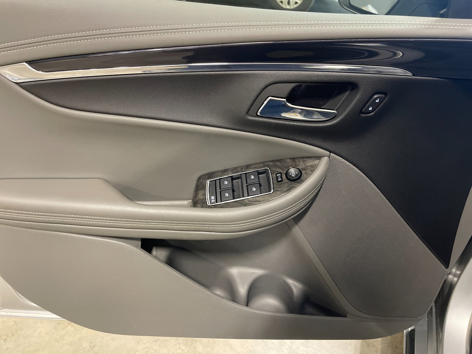 Used 2015 Silver Chevrolet LT image 12