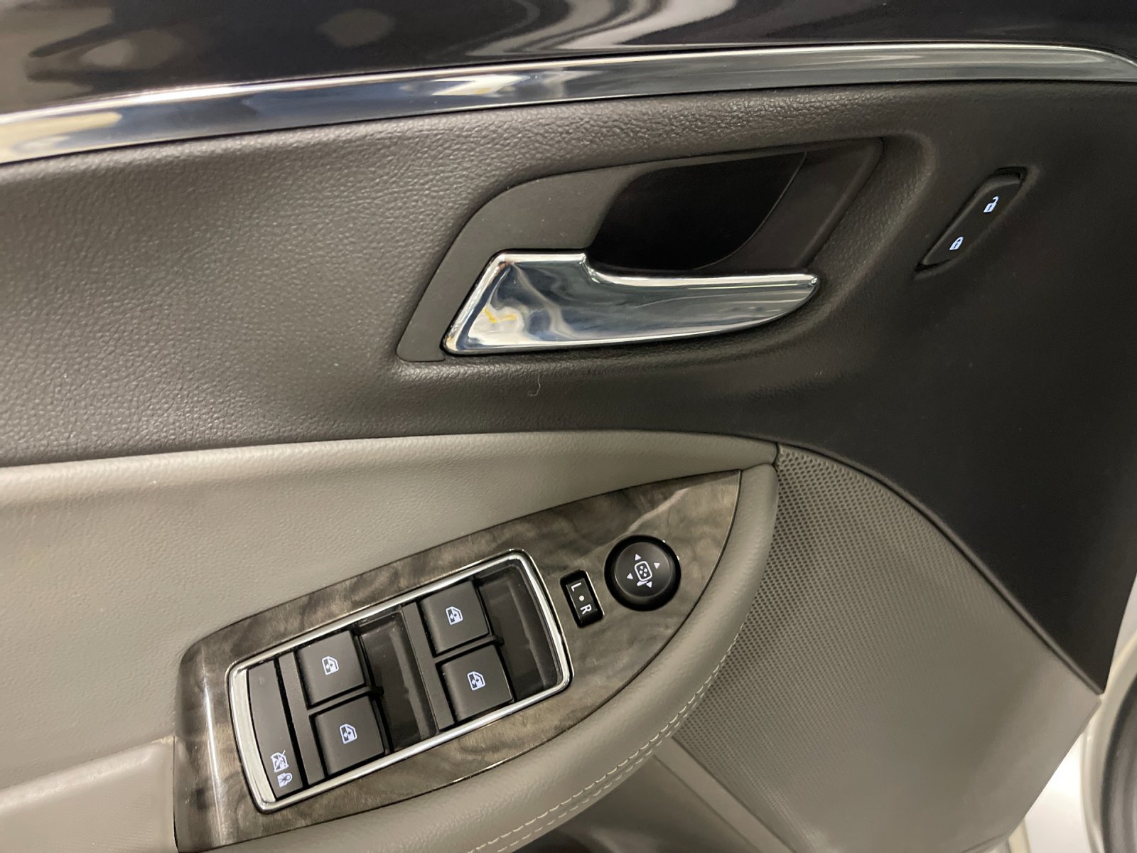 Used 2015 Silver Chevrolet LT image 13