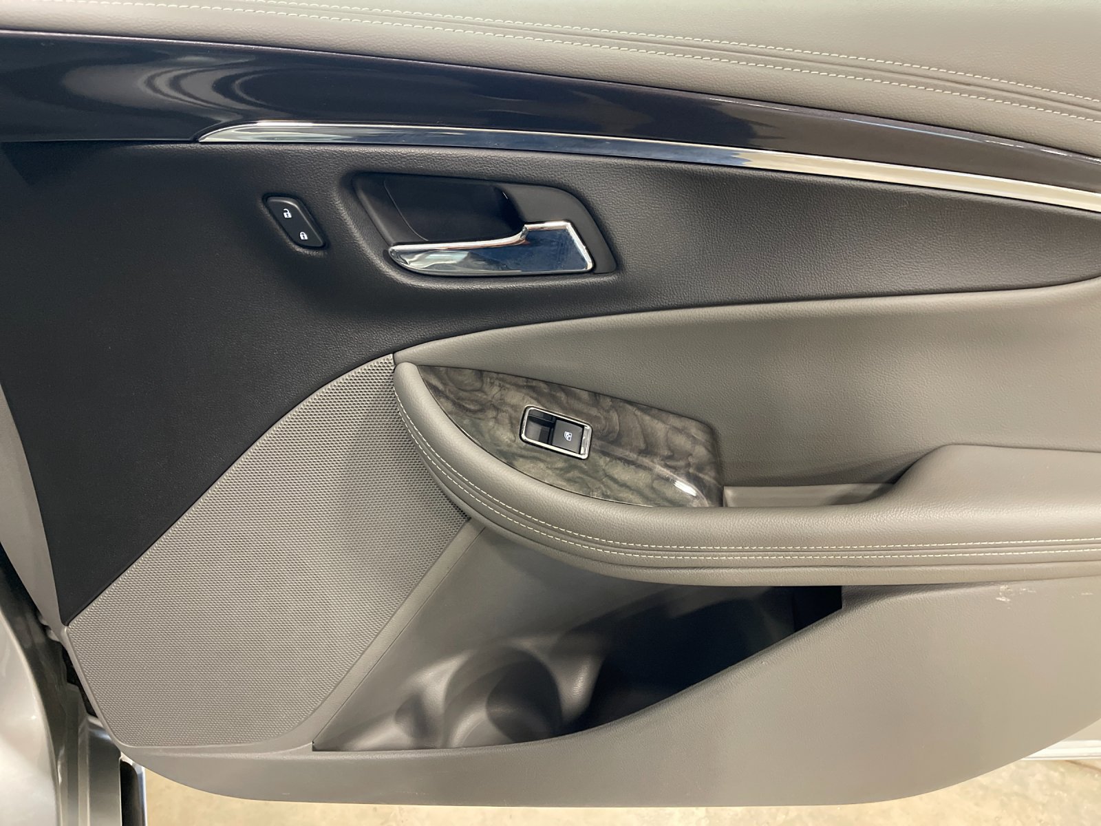 Used 2015 Silver Chevrolet LT image 18