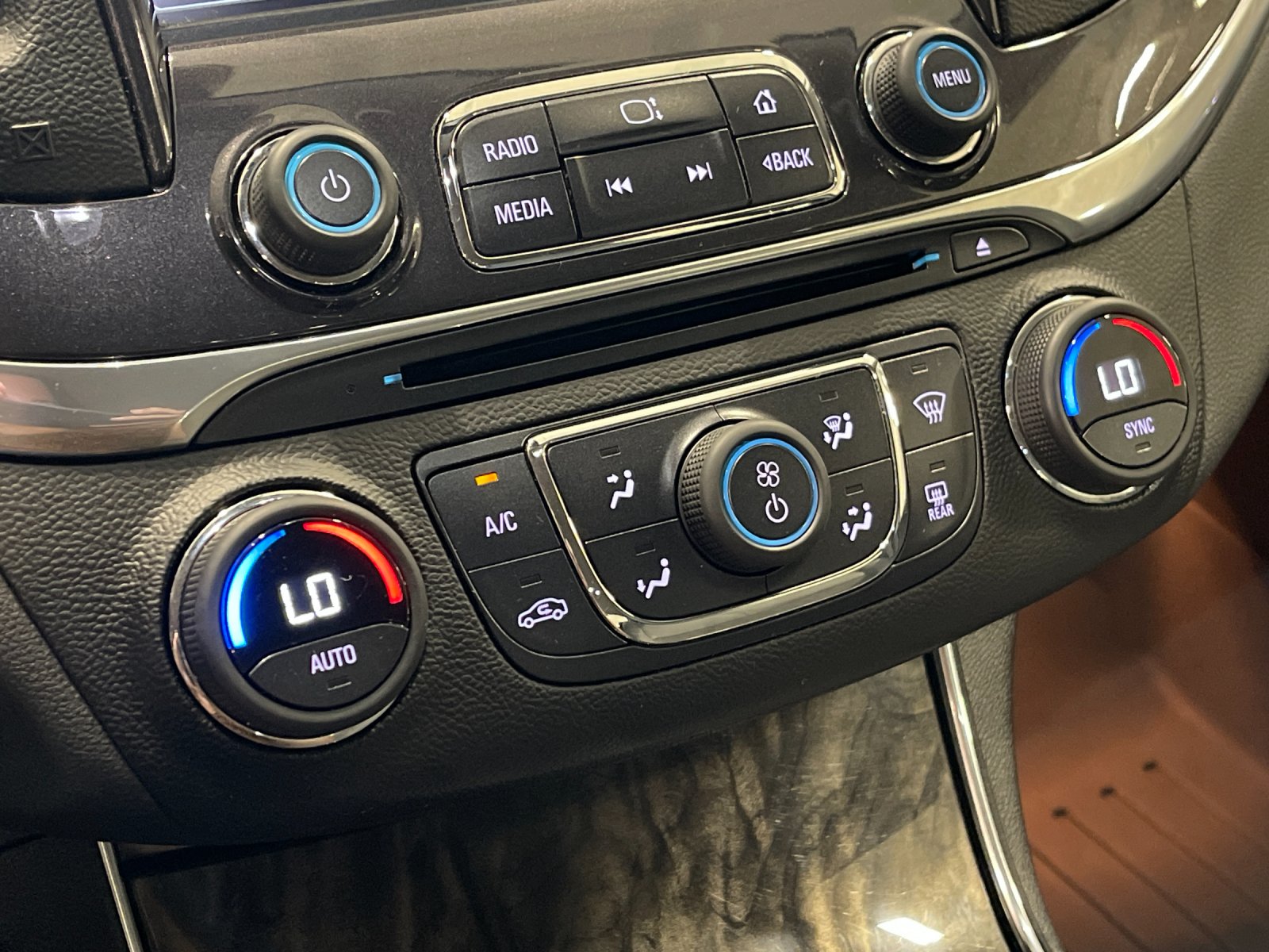 Used 2015 Silver Chevrolet LT image 20