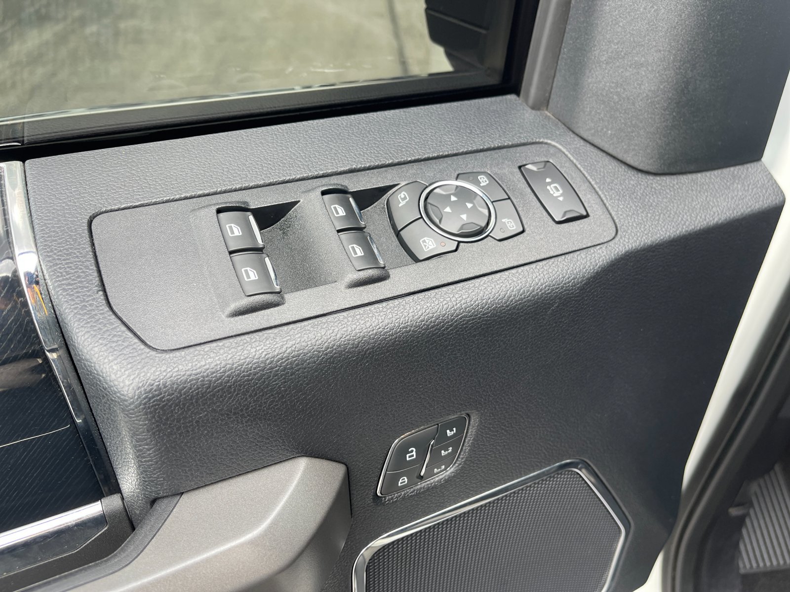 Used 2020 White Ford Platinum image 13