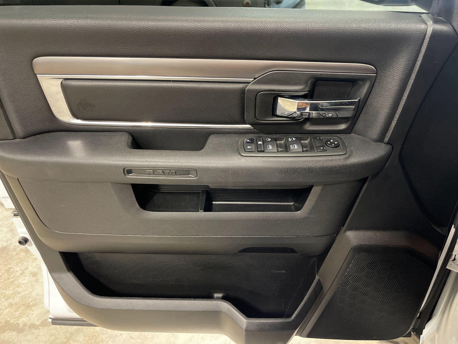 Used 2022 White Ram Warlock image 12