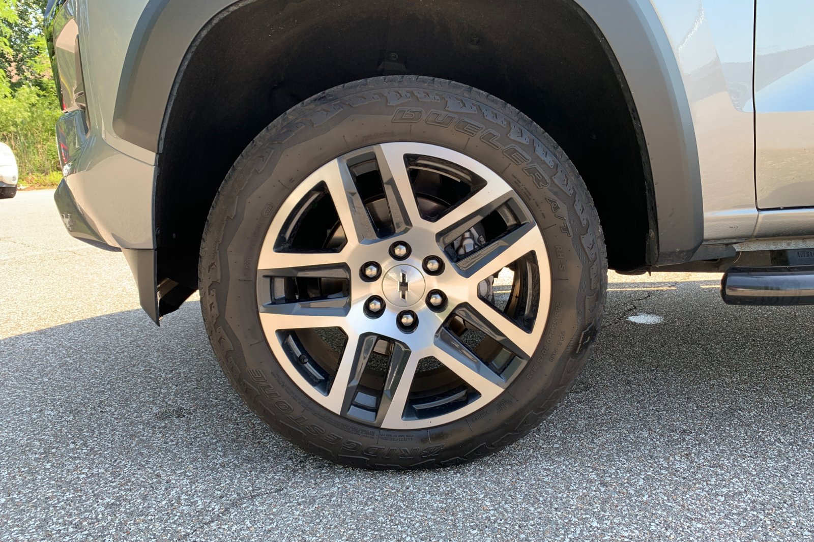 Used 2023 Gray Chevrolet Z71 image 33
