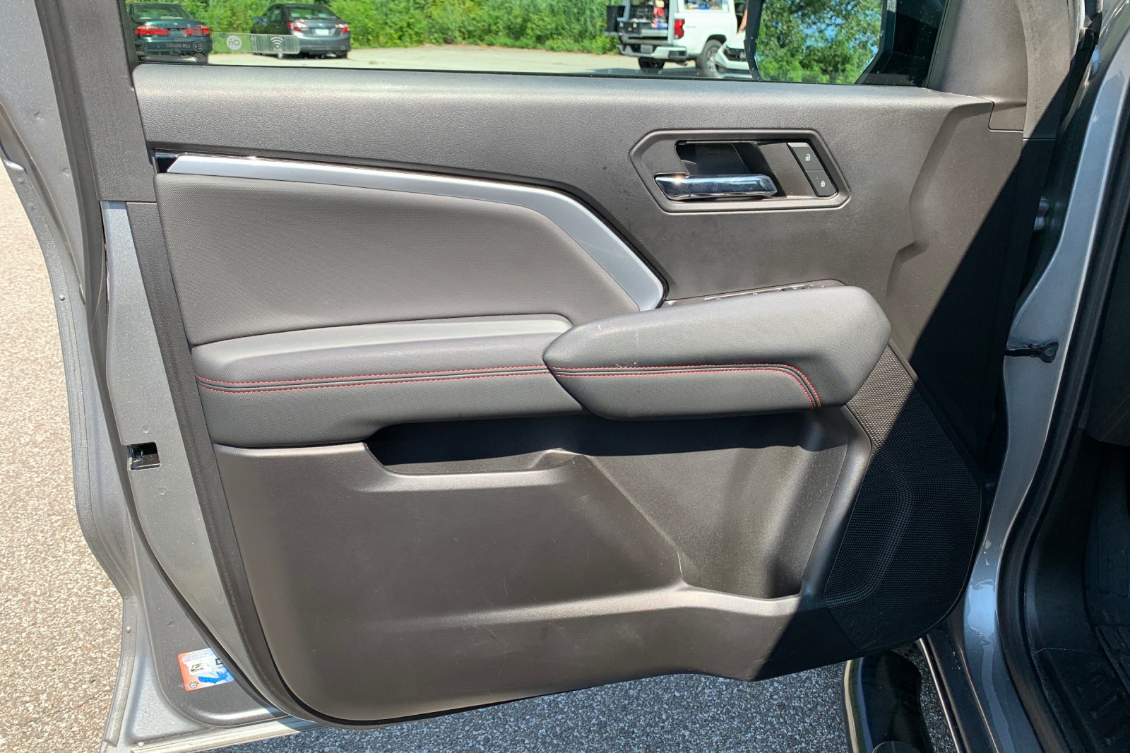 Used 2023 Gray Chevrolet Z71 image 12
