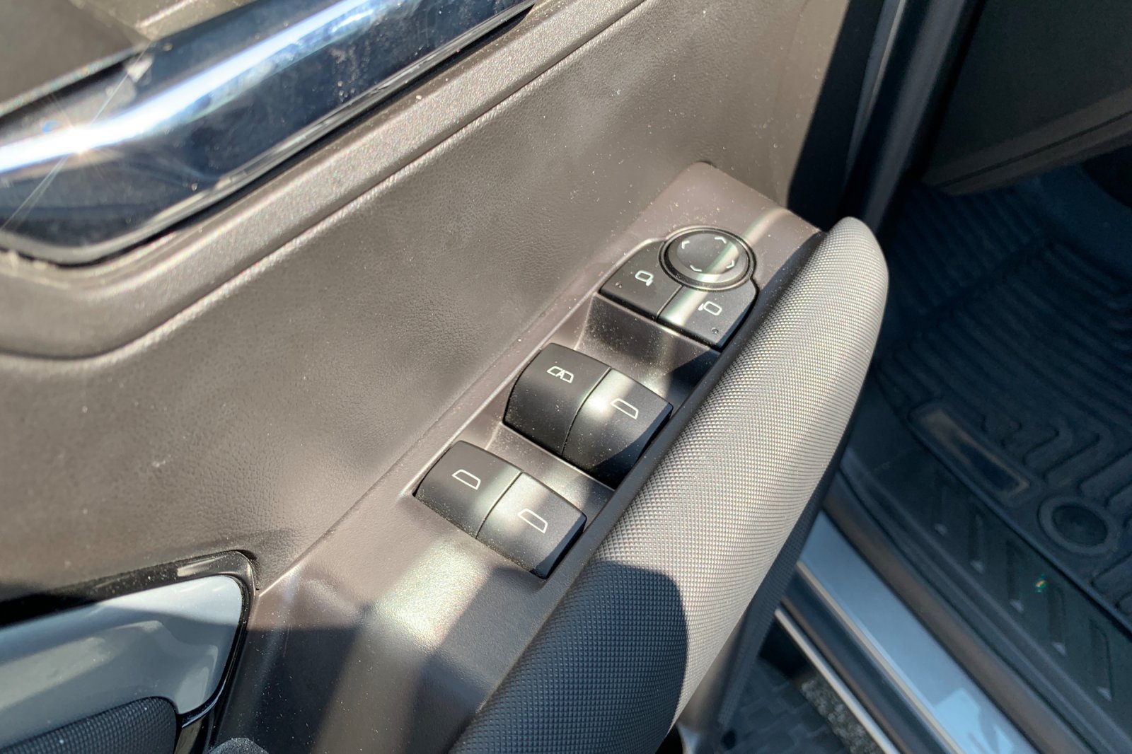 Used 2023 Gray Chevrolet Z71 image 13