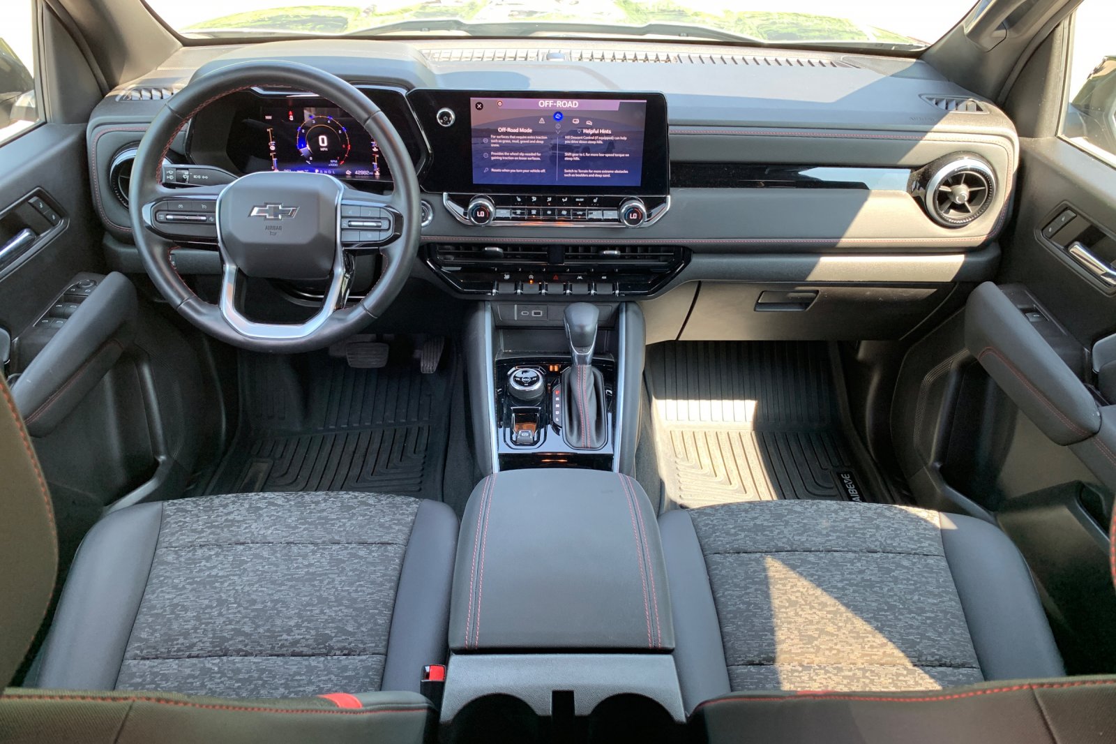Used 2023 Gray Chevrolet Z71 image 16