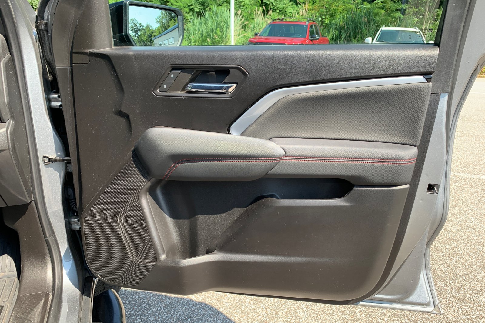 Used 2023 Gray Chevrolet Z71 image 20