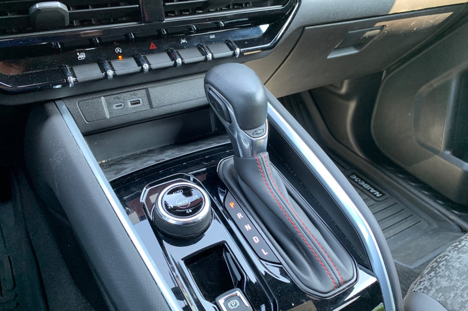 Used 2023 Gray Chevrolet Z71 image 25
