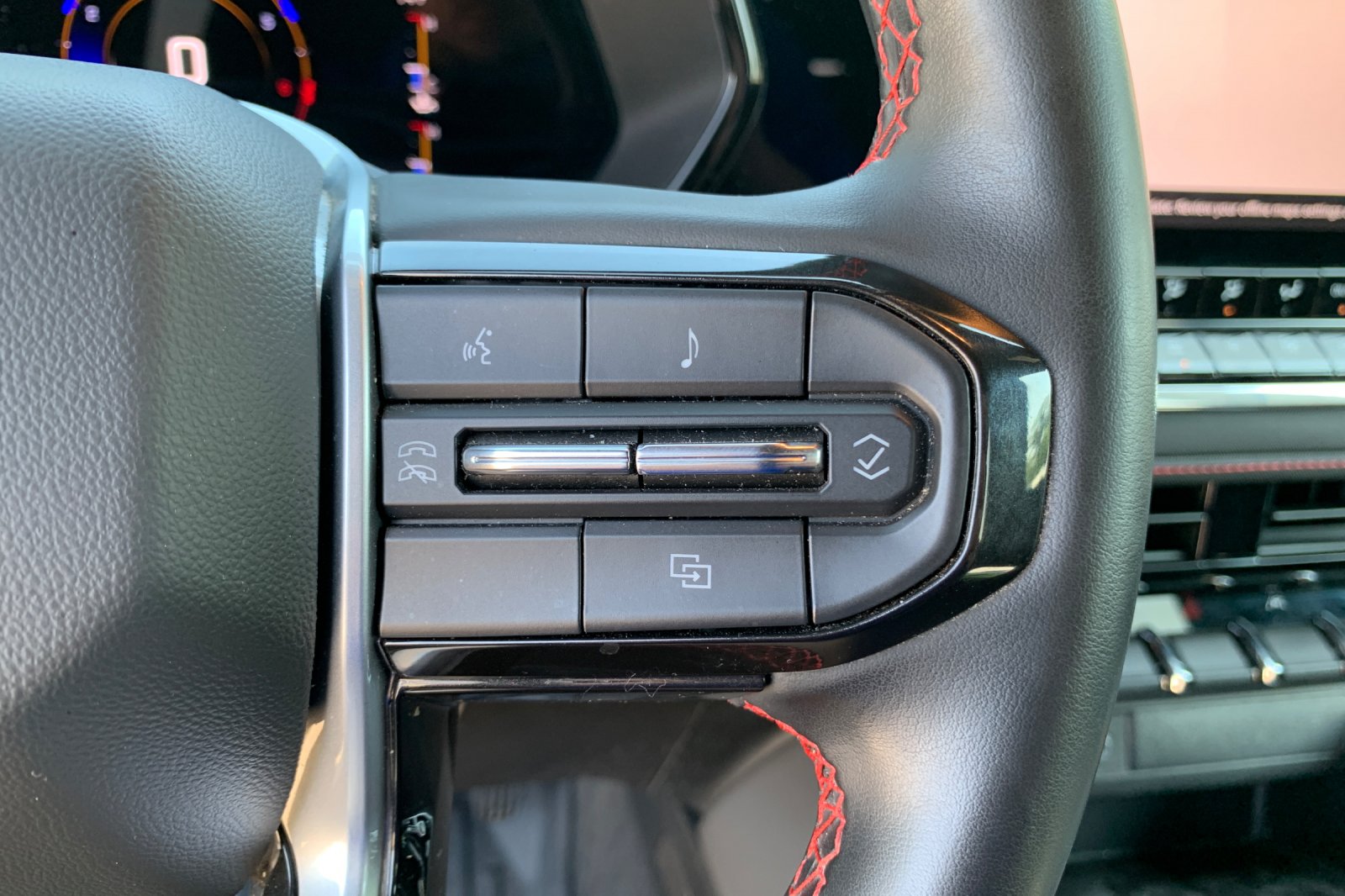 Used 2023 Gray Chevrolet Z71 image 29