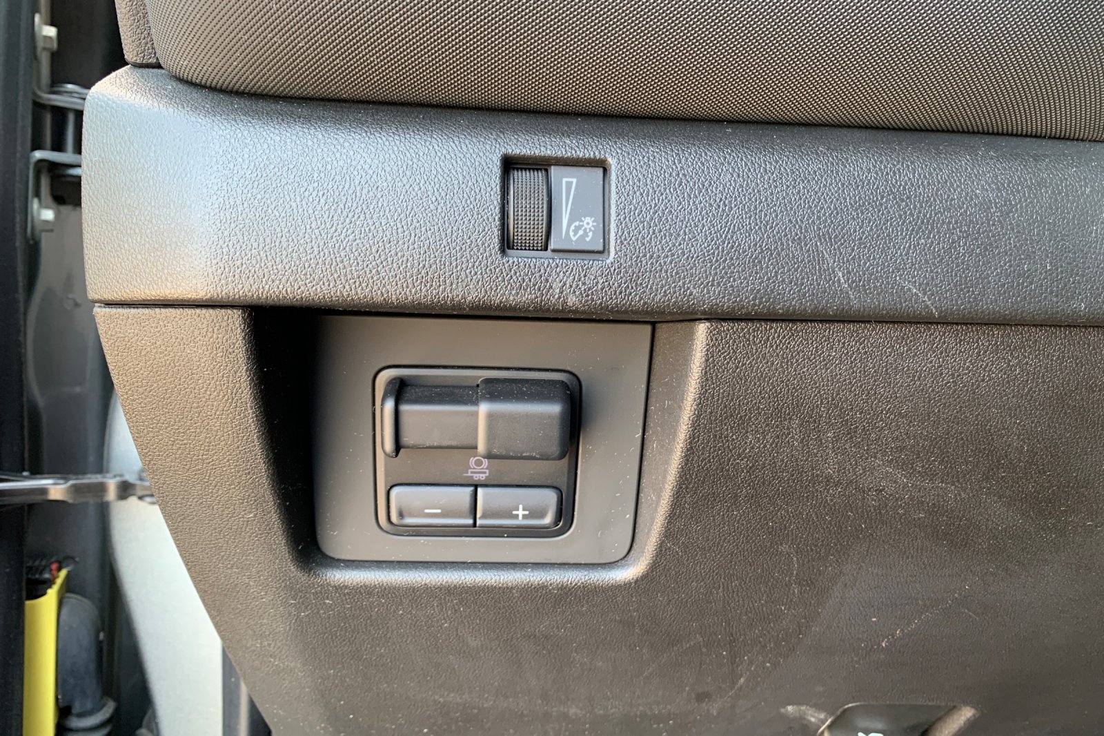Used 2023 Gray Chevrolet Z71 image 32