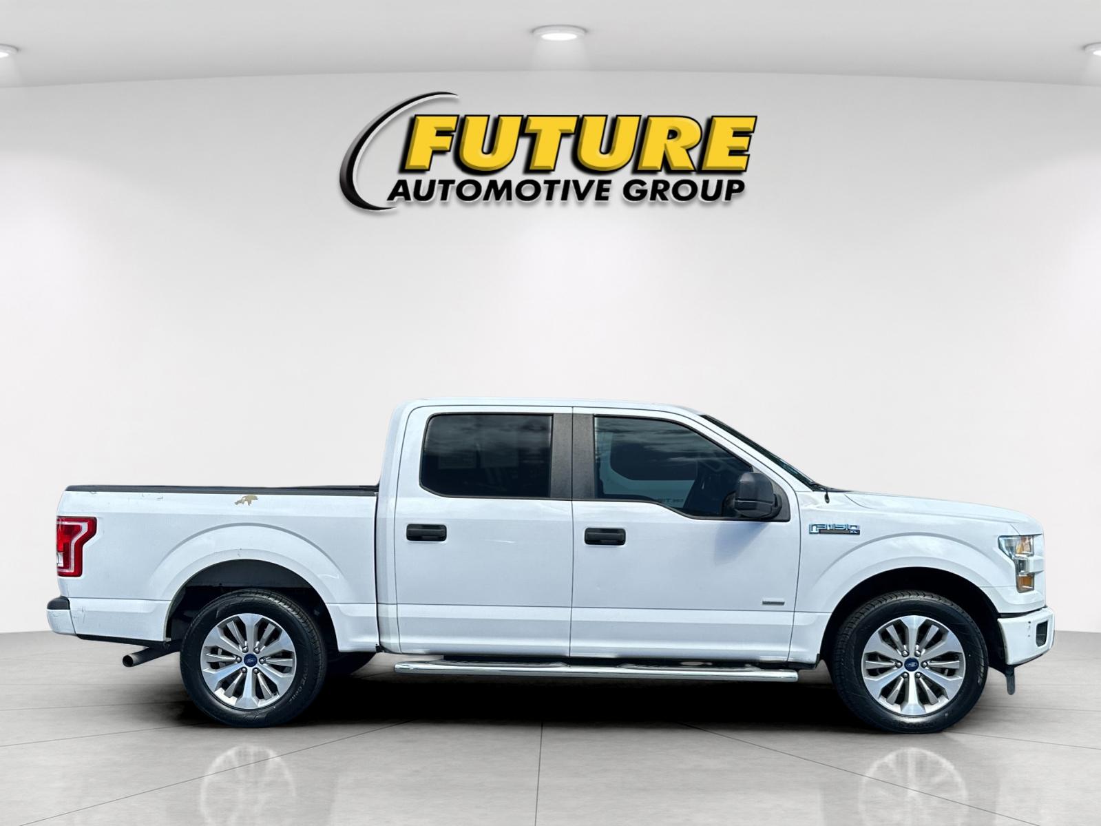 Used 2017 White Ford XL image 2