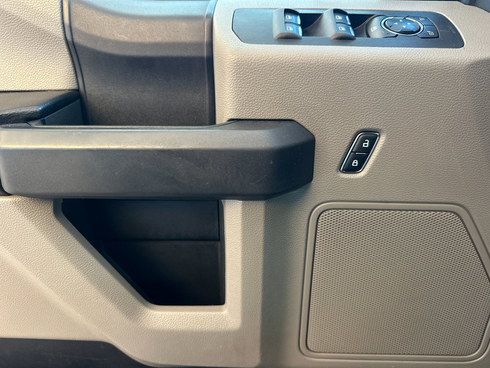 Used 2017 White Ford XL image 10