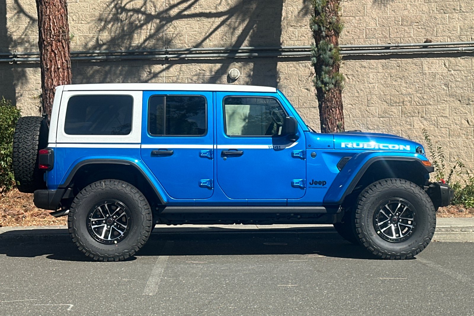 New 2026 Hydro Blue Pearlcoat Jeep Rubicon X image 2