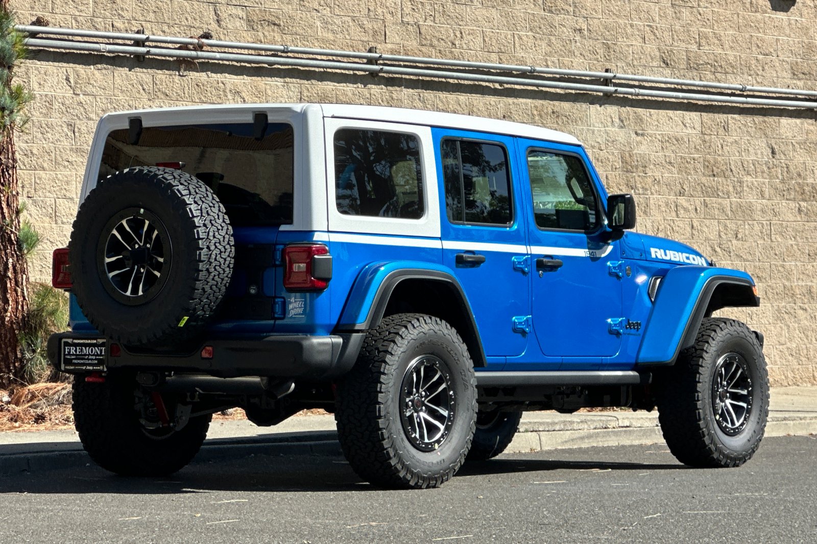 New 2026 Hydro Blue Pearlcoat Jeep Rubicon X image 3