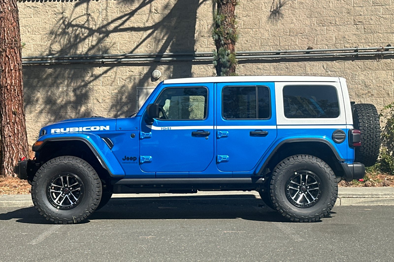 New 2026 Hydro Blue Pearlcoat Jeep Rubicon X image 6