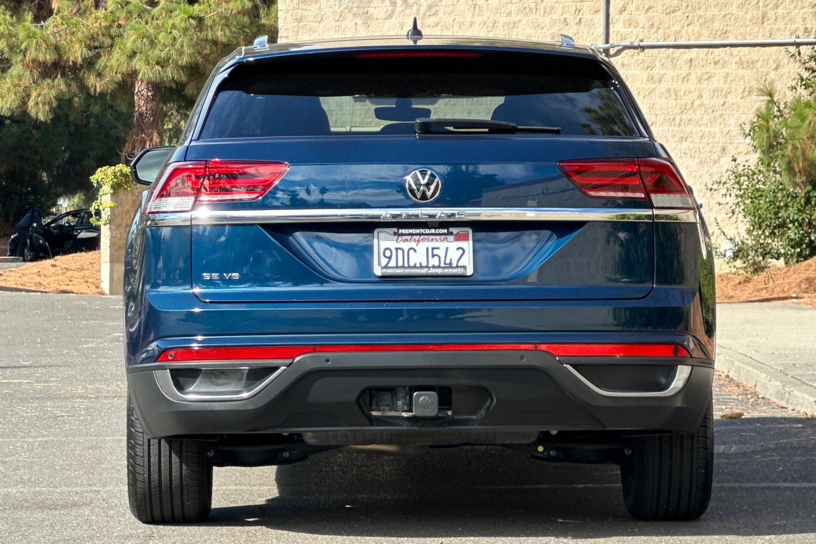 Used 2023  Volkswagen 3.6L V6 SE w/Technology image 4