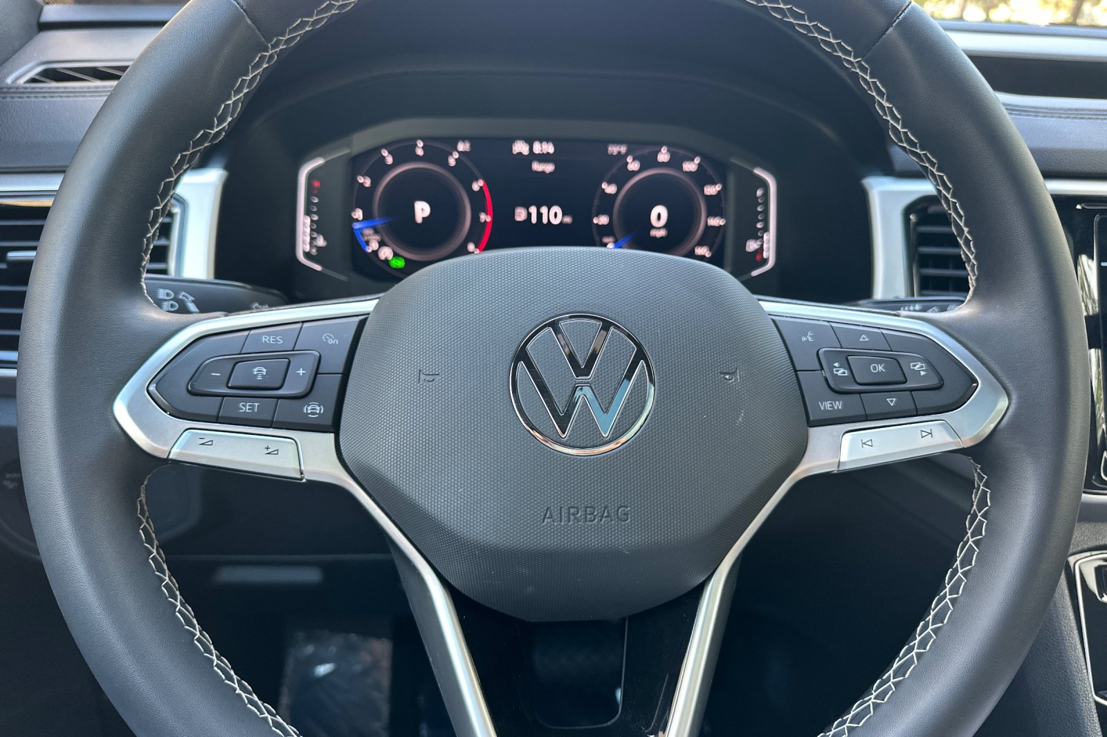 Used 2023  Volkswagen 3.6L V6 SE w/Technology image 22