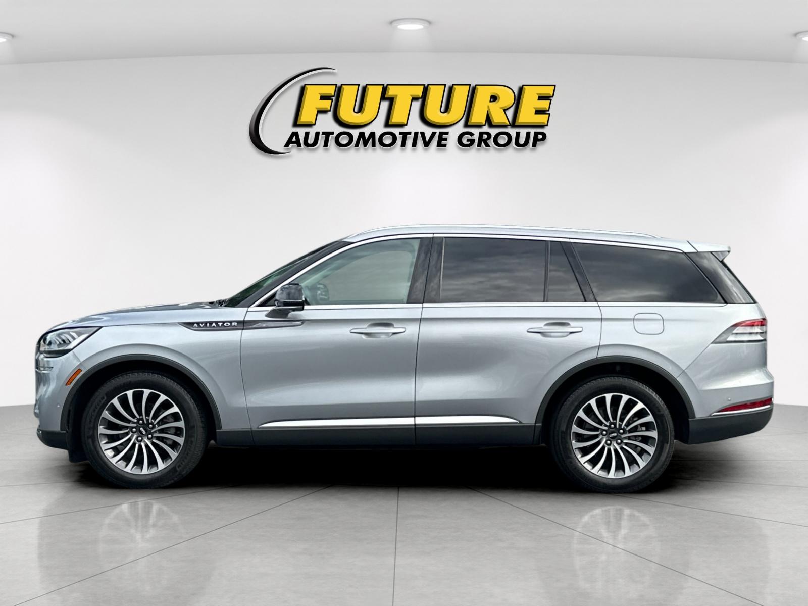 Used 2023 Silver Lincoln Reserve image 6