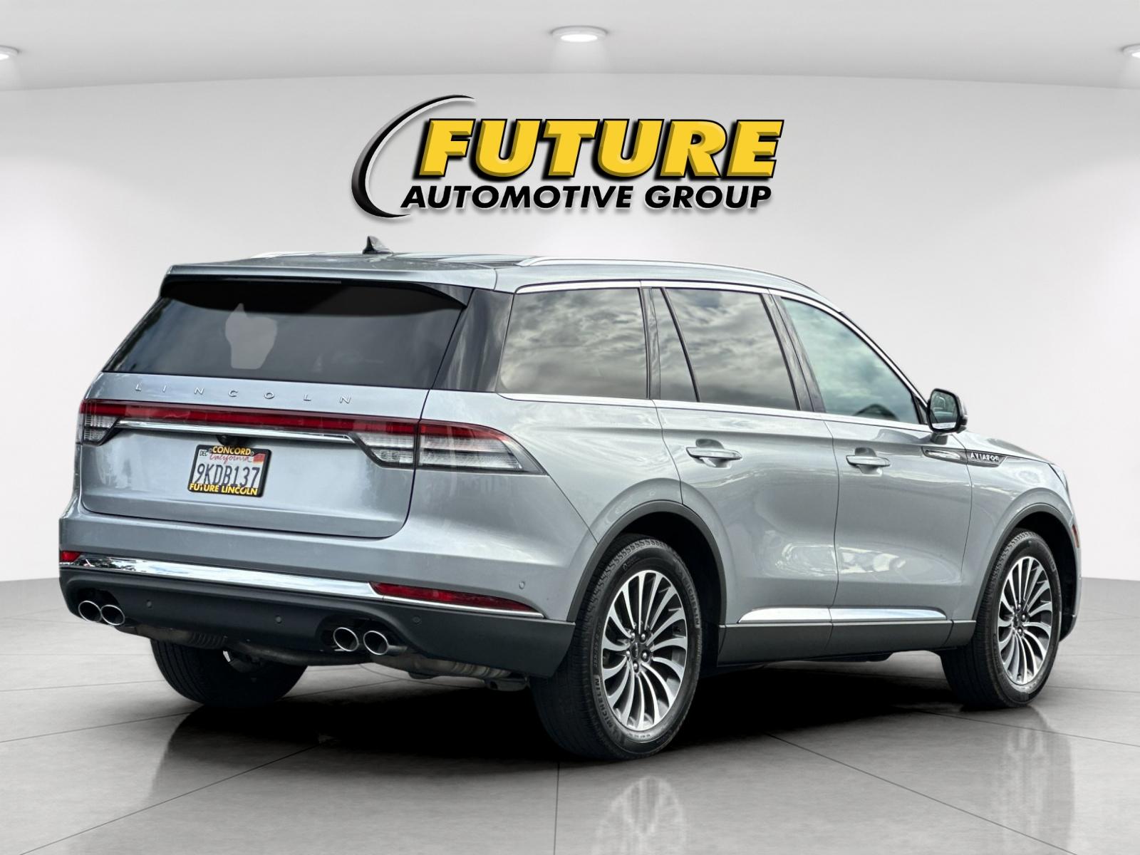 Used 2023 Silver Lincoln Reserve image 3