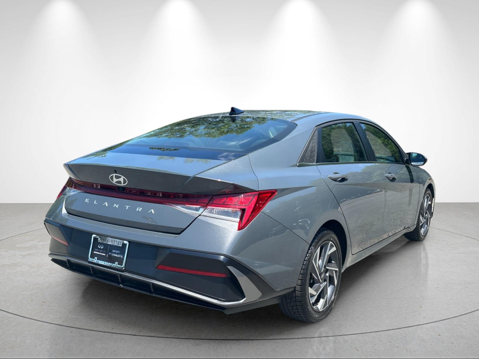 Used 2025 Ecotronic Gray Hyundai SEL Convenience image 5