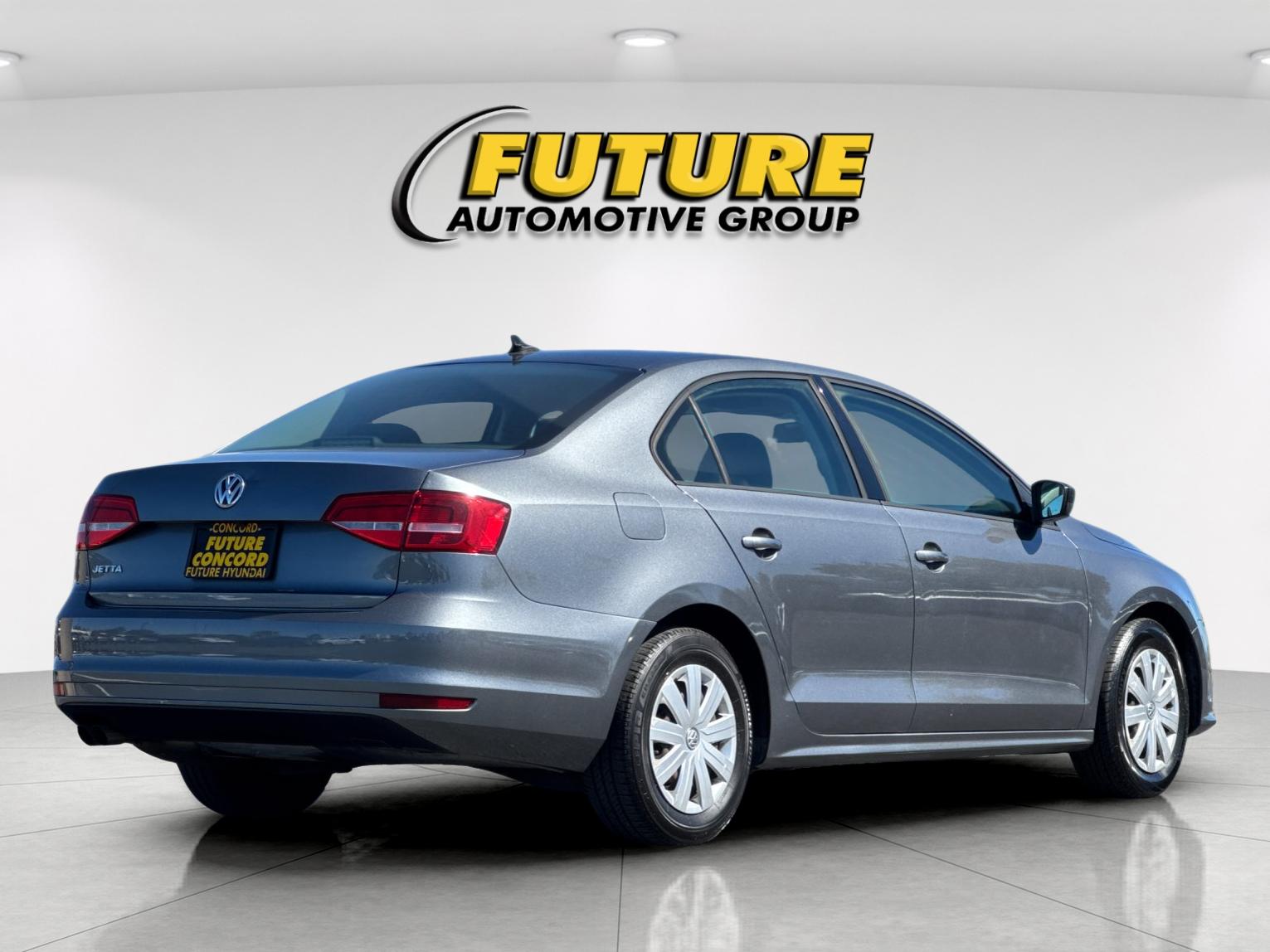 Used 2015 Gray Volkswagen 2.0L S image 3