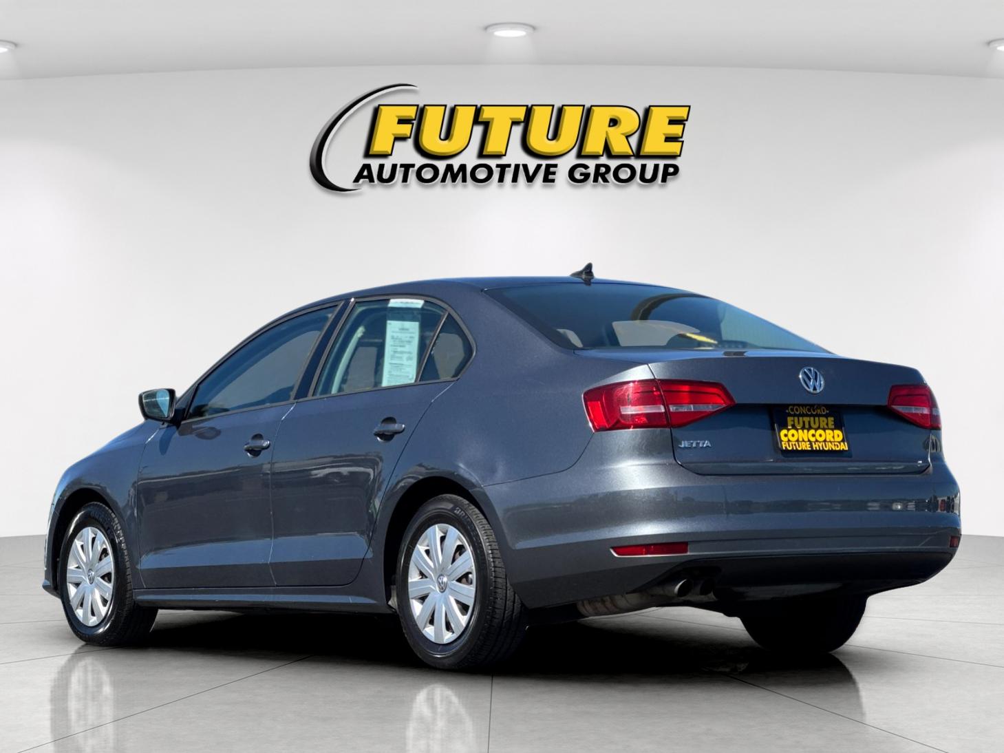 Used 2015 Gray Volkswagen 2.0L S image 5