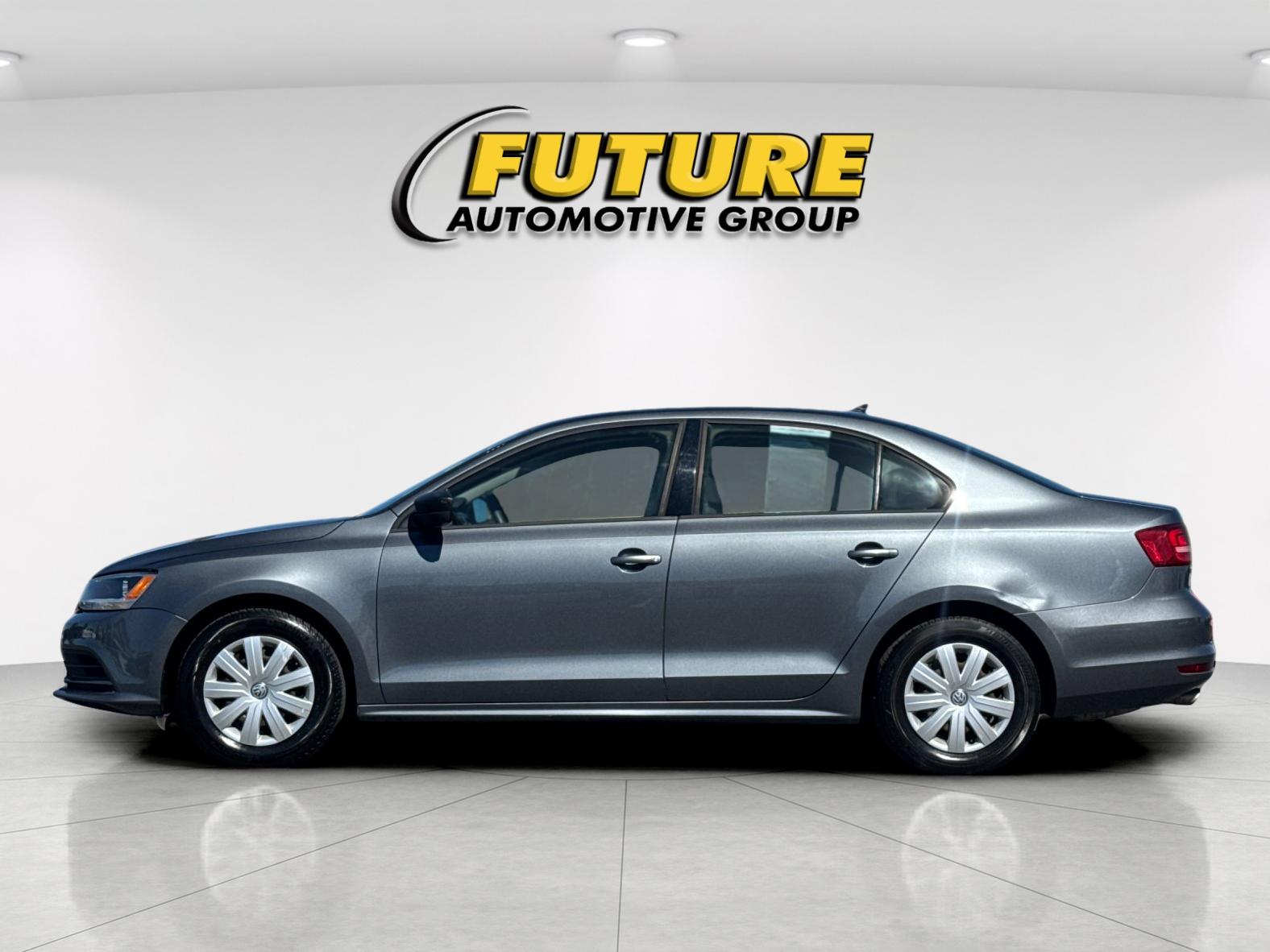 Used 2015 Gray Volkswagen 2.0L S image 6