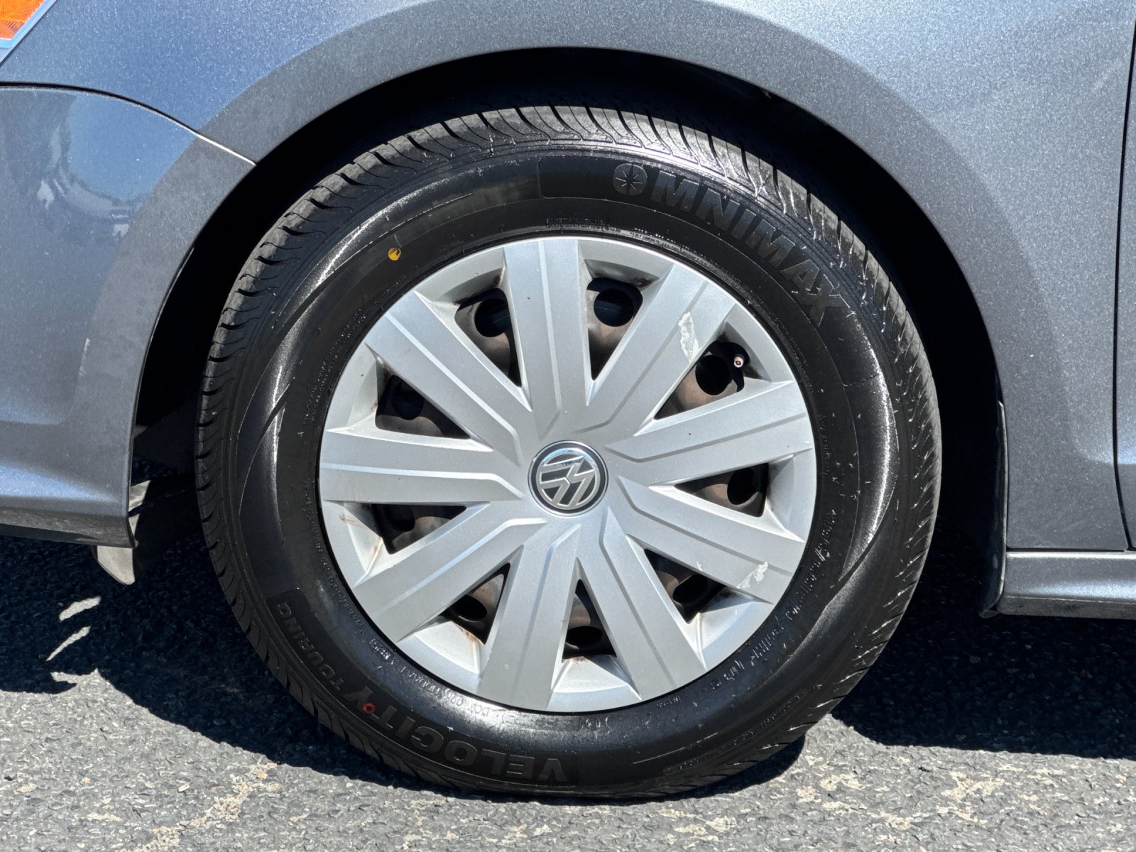 Used 2015 Gray Volkswagen 2.0L S image 23