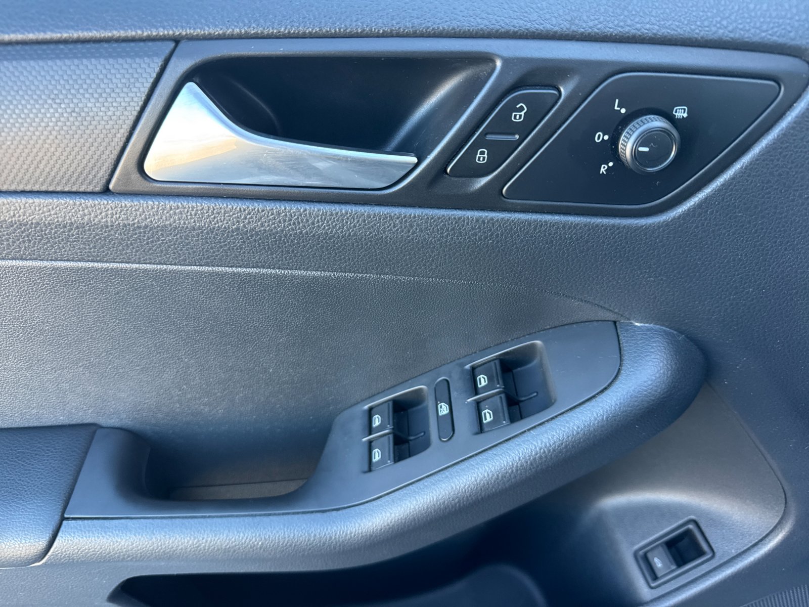 Used 2015 Gray Volkswagen 2.0L S image 10