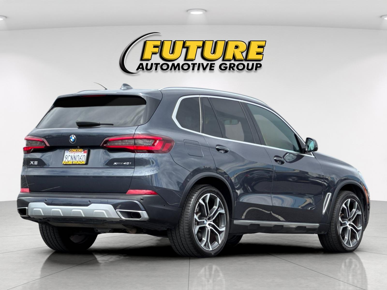 Used 2022 Gray BMW xDrive40i image 3