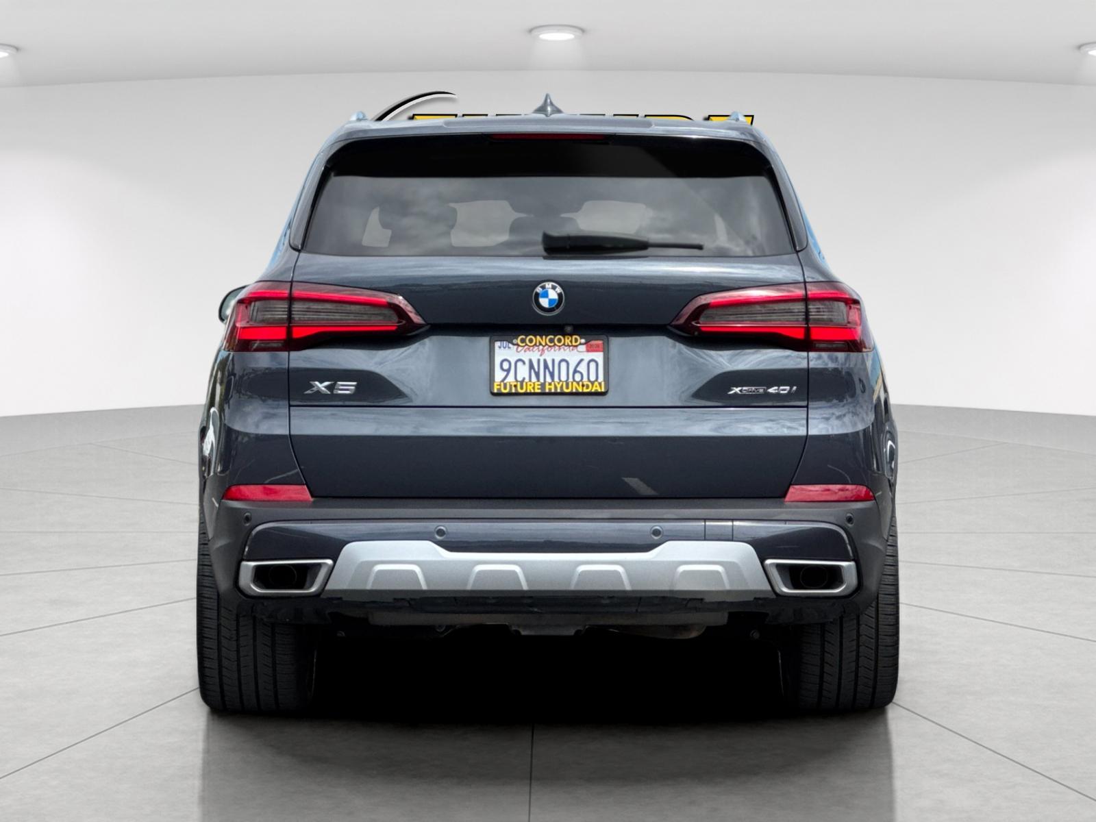 Used 2022 Gray BMW xDrive40i image 4