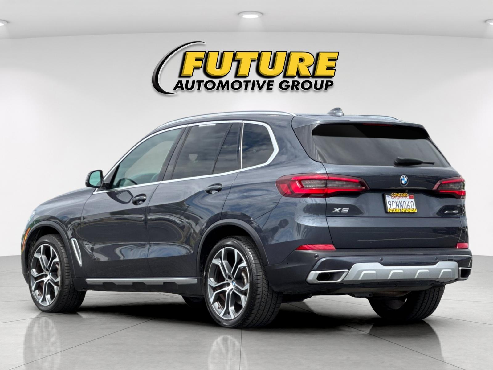 Used 2022 Gray BMW xDrive40i image 5