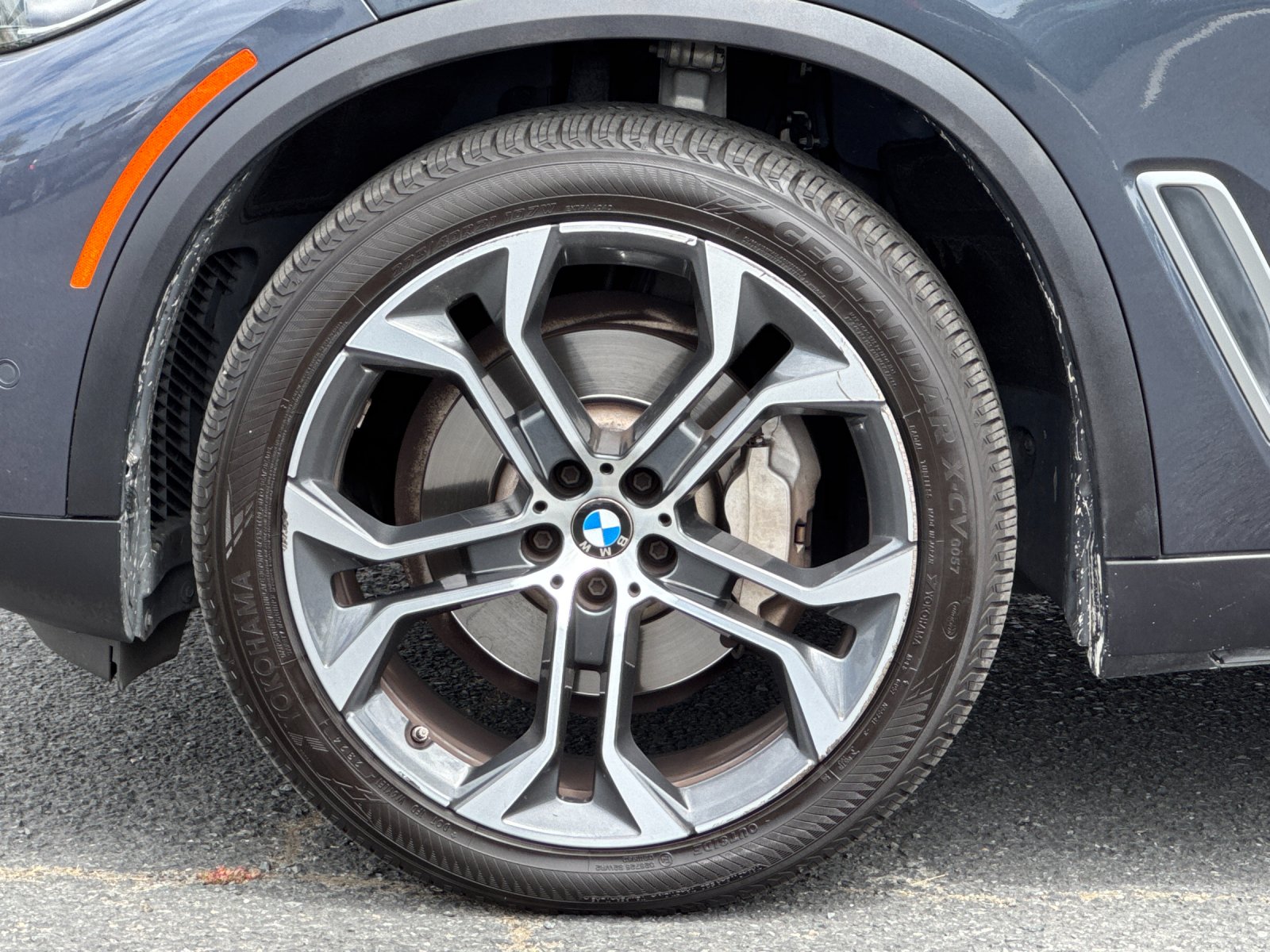 Used 2022 Gray BMW xDrive40i image 25