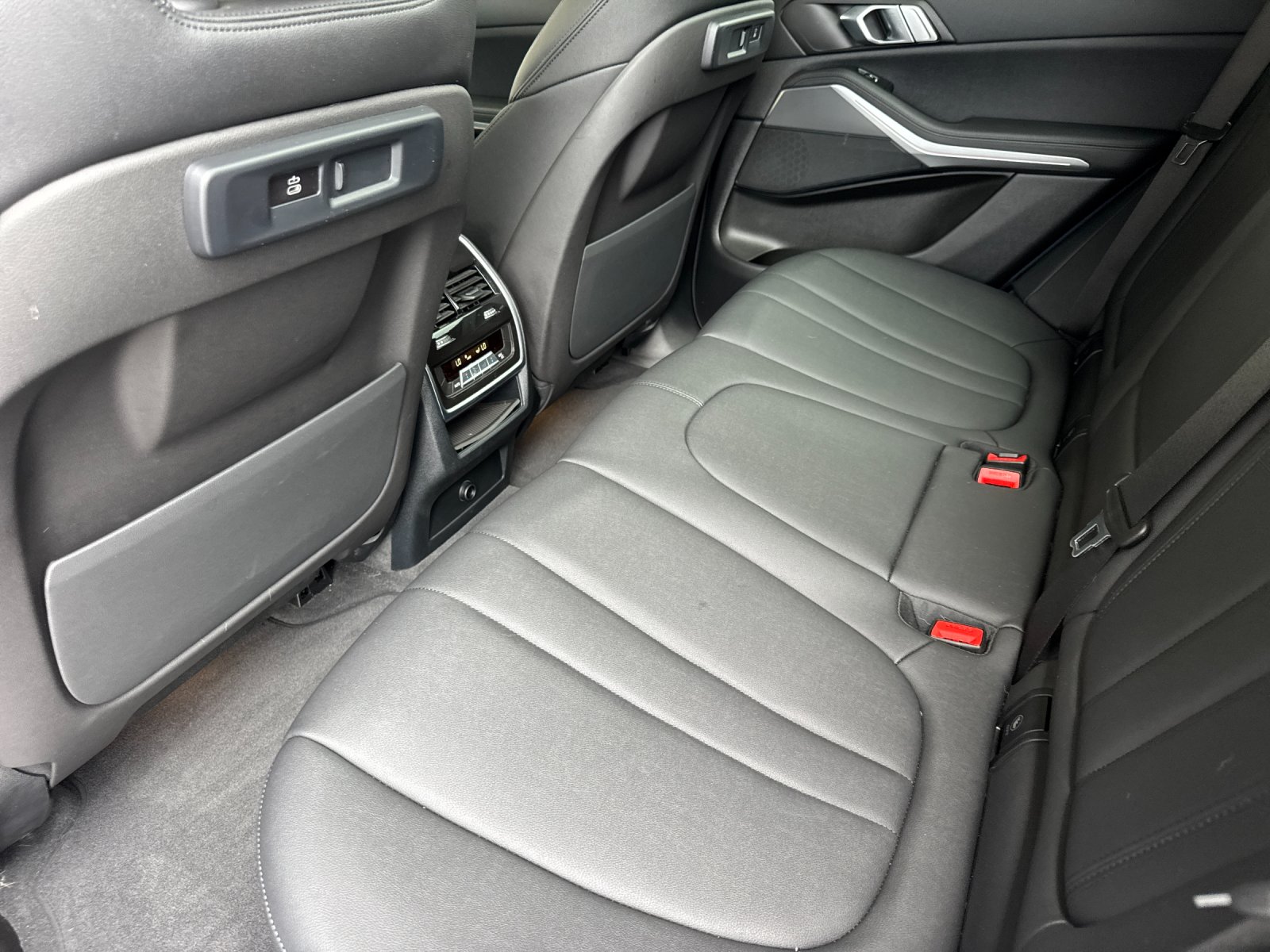 Used 2022 Gray BMW xDrive40i image 11
