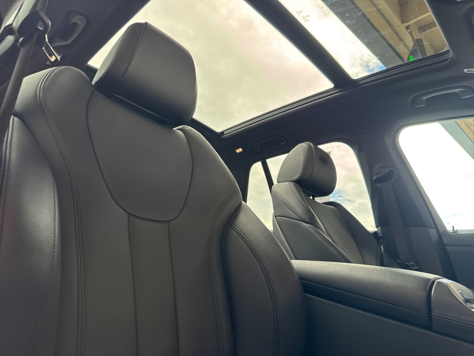 Used 2022 Gray BMW xDrive40i image 16