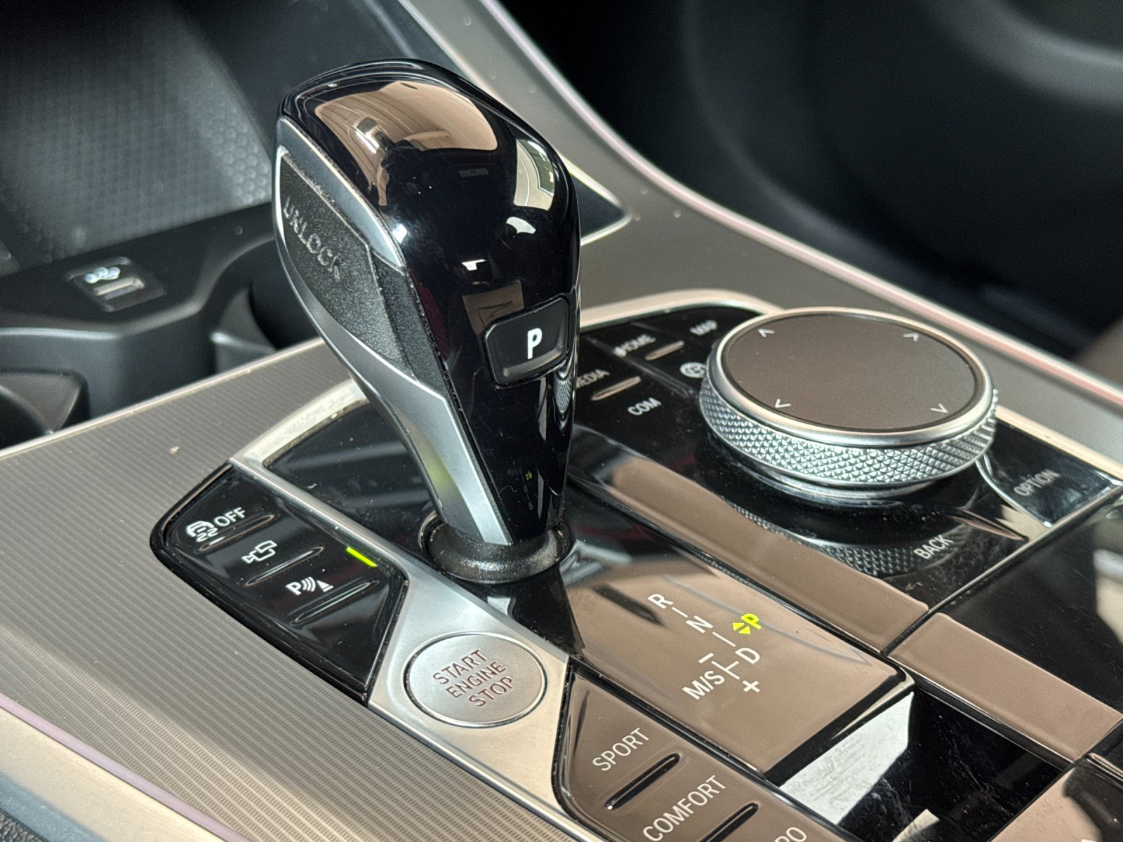 Used 2022 Gray BMW xDrive40i image 21