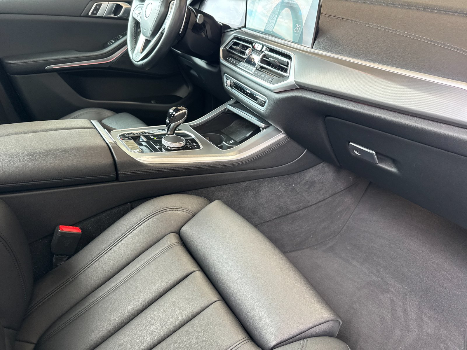 Used 2022 Gray BMW xDrive40i image 15