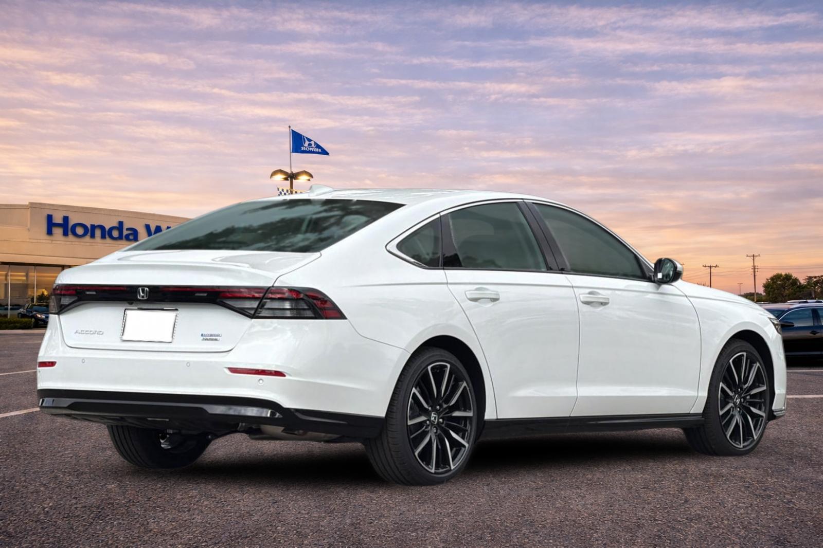 New 2026 Platinum White Pearl Honda Touring image 4