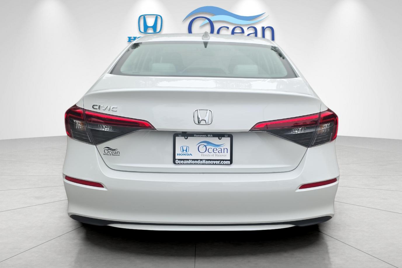 Used 2024 Platinum White Pearl Honda LX image 4
