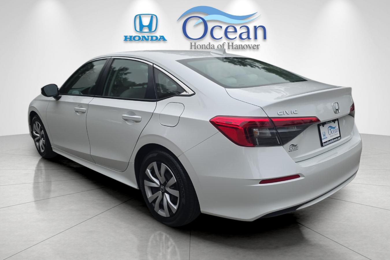 Used 2024 Platinum White Pearl Honda LX image 5