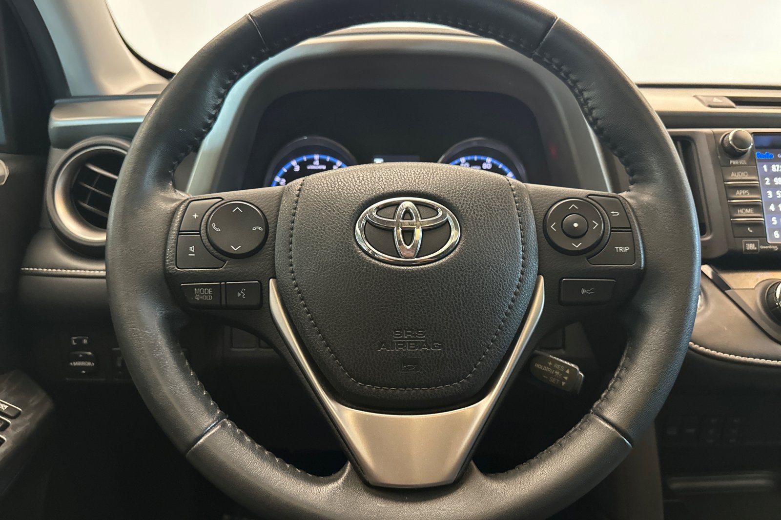 Used 2017 Gray Toyota Platinum image 23